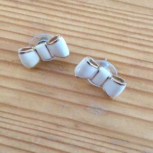 ♠️♠️Off white bow earrings♠️♠️